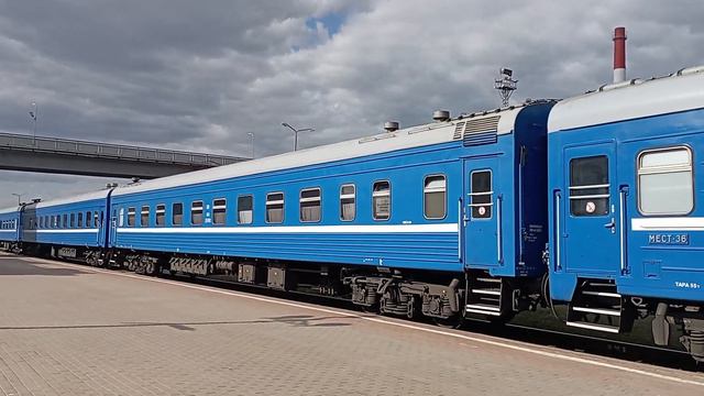 Маневровый тепловоз ЧМЭ3-2019 с пассажирским поездом №605Б Полоцк-Брест с Гомельскими вагонами смотреть онлайн
