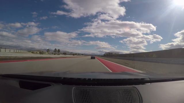 BMW M760 at the Thermal Club смотреть онлайн