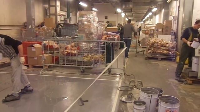 прокатка игольчатым валиком полимерного пола от https://polmsk.ru/epoksidnye-poly смотреть онлайн