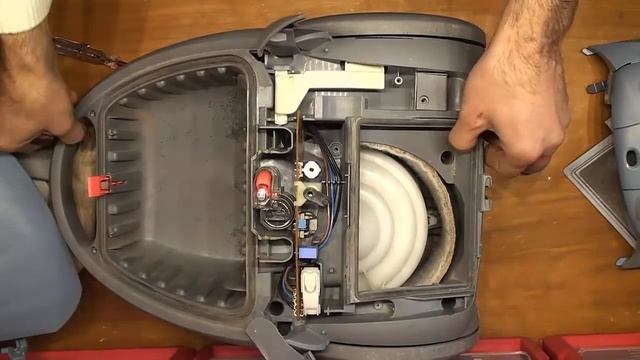 Разборка корпуса пылесоса Philips FC 9012 смотреть онлайн