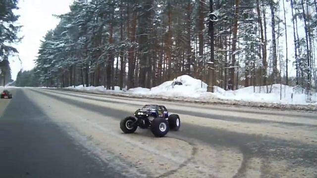 Traxxas Summits (море снега, дрифт на асфальте, столкновение, фото на память, поломка бродяги) смотреть онлайн