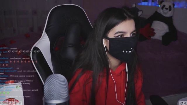 Tenderlybae СЛУШАЕТ ТРЕКИ ПОДПИСЧИКОВ смотреть онлайн