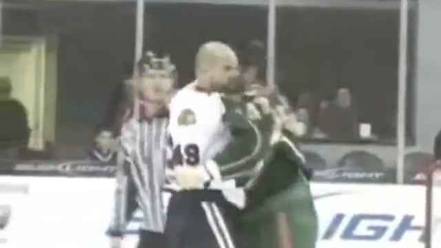 Hockeyfighters.cz Matt Kassian vs Ryan Flinn.wmv смотреть онлайн