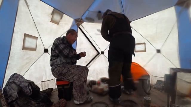 ЩУКА на ЖЕРЛИЦУ  которая утащила УДОЧКИ! Якутия Yakutia