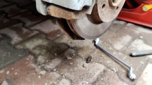 Замена шаровой опоры ваз 2110-11-12 без съемника.  Как снять шаровую без съемника.