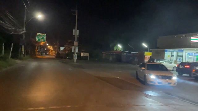 Вечерняя поездка на мотобайке за Сукхумвитом. Ночные улицы Паттайи смотреть онлайн