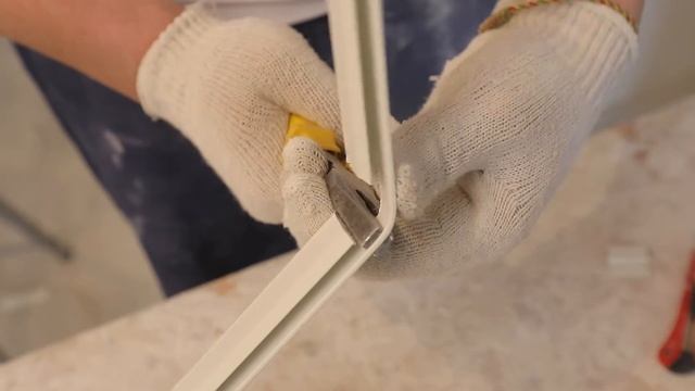 Как установить багет во внешний угол помещения