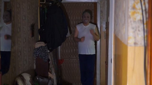 Я иду в коридоре вечером в белой майке№2 смотреть онлайн