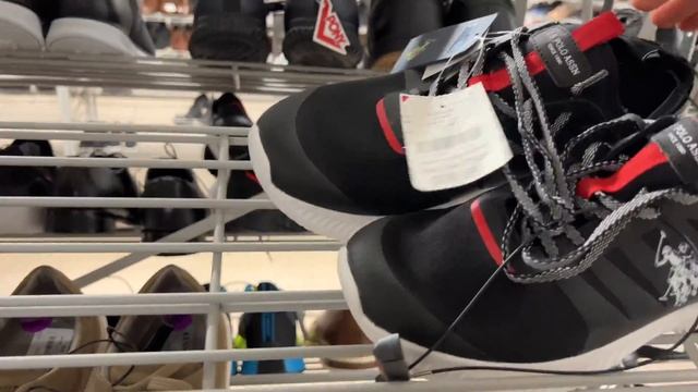 Кроссовки Nike за 5 долларов Цены на обувь в США. Халява в Америке. смотреть онлайн