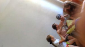 Девочка целует мальчика!!!!¡¡¡¡¡¡