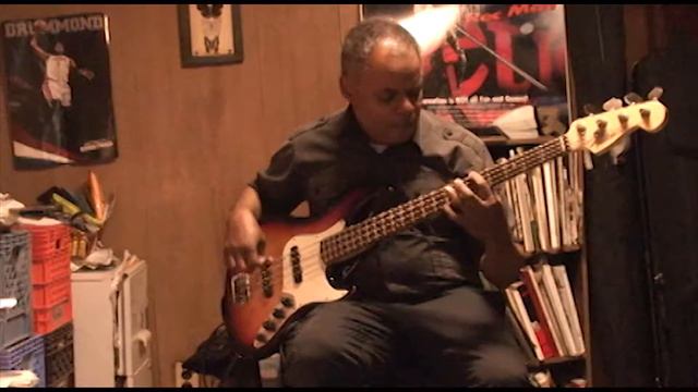 Bass in Your face! #36 2008 Fender Deluxe Jazz Review смотреть онлайн