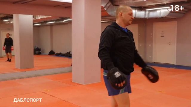 Как поставить прямой удар в боксе / Школа бокса /Техника джеба смотреть онлайн