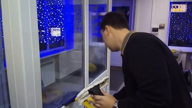 Демонстрация стеклоочистителя Karcher WV 50 Plus