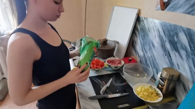 НЕ УМЕЮ ГОТОВИТЬ.(не смотри это, пытаюсь повторить блюдо азиатской кухни) смотреть онлайн