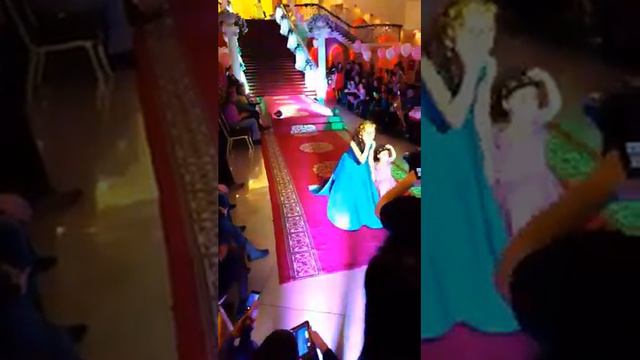 Дина Манар. Первый показ моды. Часть 1