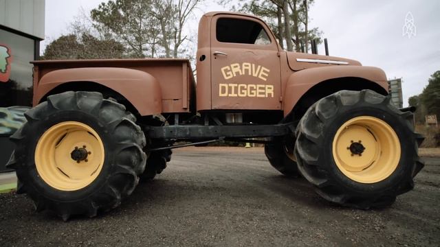GRAVE DIGGER: The Definition of a Monster Truck смотреть онлайн