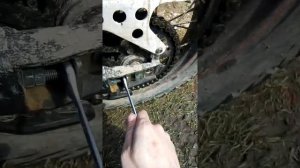 Geon Scrambler 250 подтягиваем цепь.