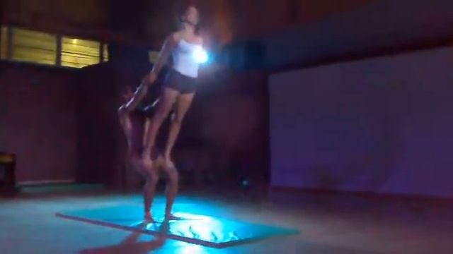 flying yoga preformance by guy shimshi @ chen ben-avi смотреть онлайн