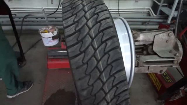 Правильный монтаж шины клыком на диск с установленным датчиком давления EVA-Pro S1 смотреть онлайн