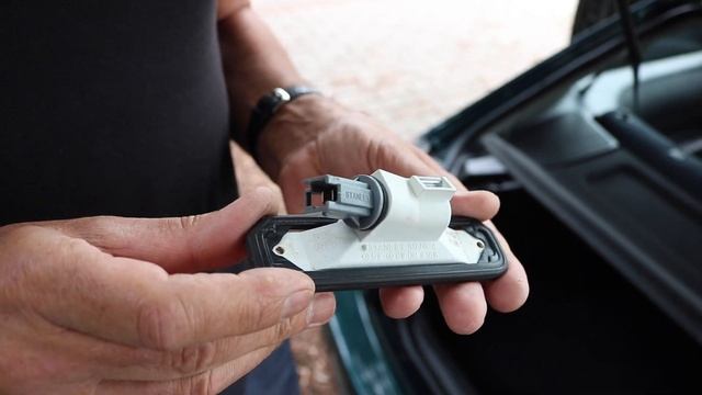 Honda Civic - License Plate Light Bulbs Replacement смотреть онлайн