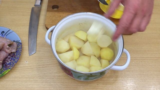 Куриные рулетики с огурцом в горчичном соусе. смотреть онлайн