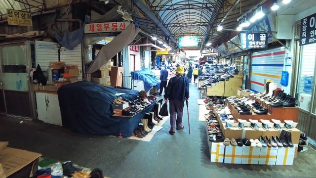 Dongdaemun Market Shoes Alley | 4K KOREA CLIP | Oct.2022 смотреть онлайн