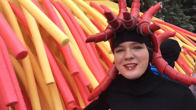 В Мариуполе показали деревья будущего смотреть онлайн