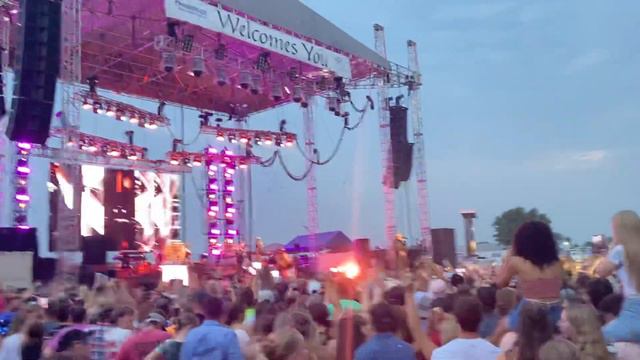 Pitbull - Hey Baby (Drop It To The Floor) LIVE @ Mississippi Valley Fair 2021