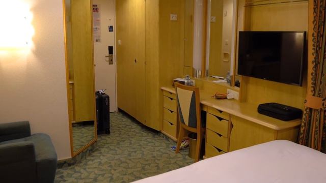 All The Things To Do As Soon as You Get to Your Cruise Cabin! смотреть онлайн