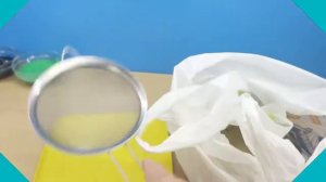 Кинетический песок и желейный медведь Валера