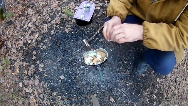 Обед в лесу Жареное сало Квашеная капуста Картошка смотреть онлайн