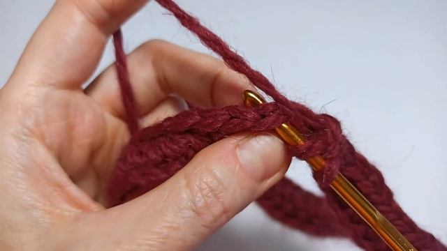 Самая простая повязка на голову крючком без швов из толстой пряжи (имитация резинки спицами) смотреть онлайн