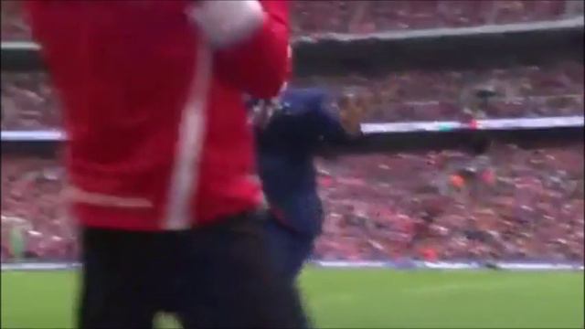 Alan Pardew Shows off His Dance Moves at Crystal Palace vs Manchester United FA Cup Final 2016 смотреть онлайн
