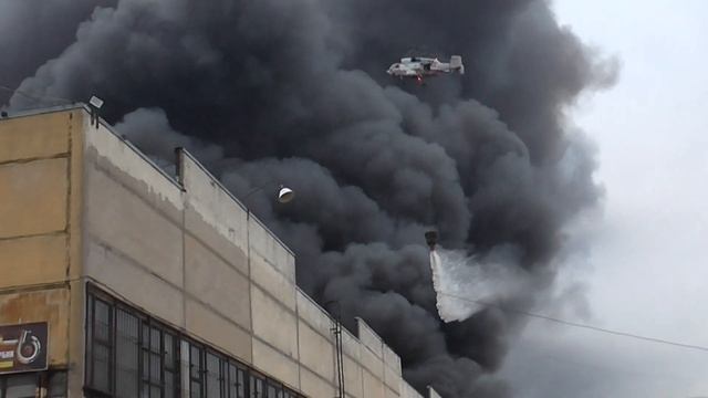 Крупный пожар в Москве. Варшавское шоссе, д.129, корп.2. м.Пражская. смотреть онлайн