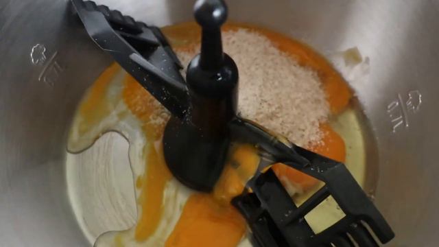 EIERKUCHEN OHNE Gluten mit Himbeere Marmeladen, laktosefreies, Schlagsahne und Butter. смотреть онлайн