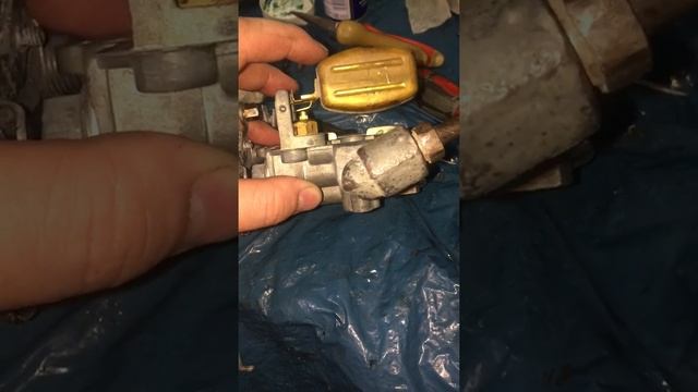 Как выставить уровень в поплавковой камере карбюратор К 126И смотреть онлайн