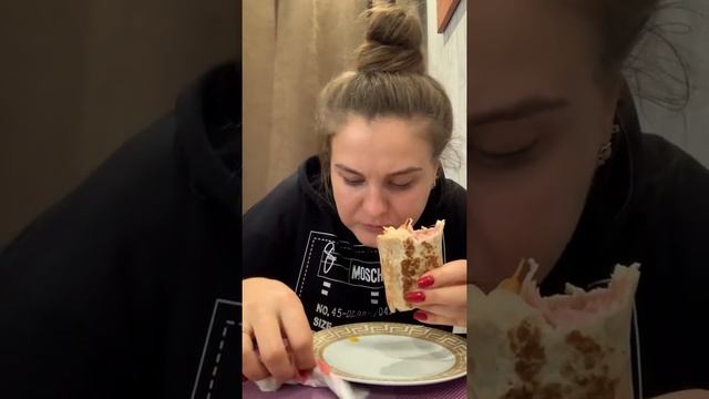 МУКБАНГ ШАУРМА С СОСИСКОЙ