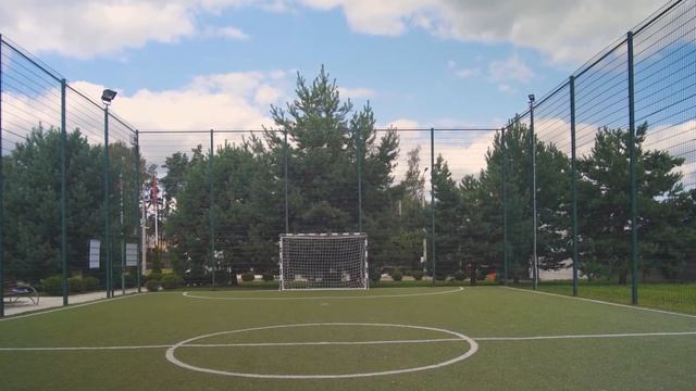 Житель коттеджного поселка рассказывает о преимуществах жизни загородом смотреть онлайн