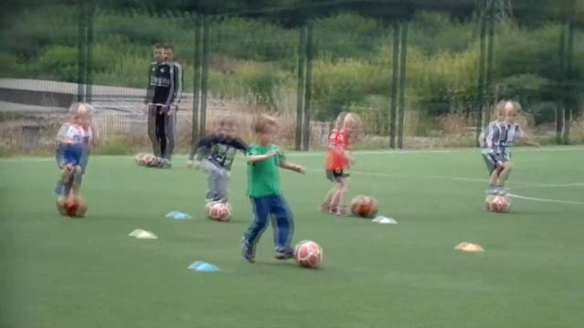 ЮТУБ. Детская спортивная школа. Футбол. Тренировка. смотреть онлайн