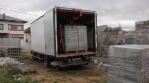 Кран в фургон грузовика как манипулятор.