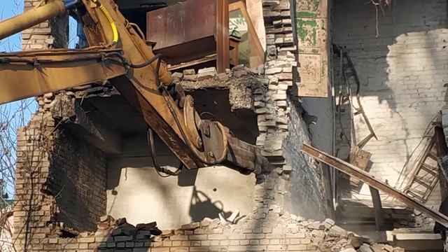 Демонтаж зданий гидромолотом МГ 300 смотреть онлайн