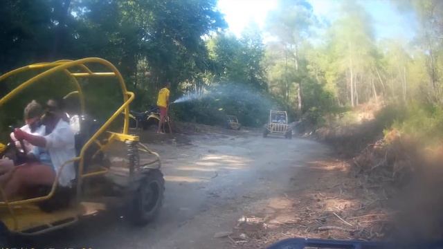 Облили с головы до ног всех, и мужчин и девушек. Вот так покатались на квадроциклах смотреть онлайн