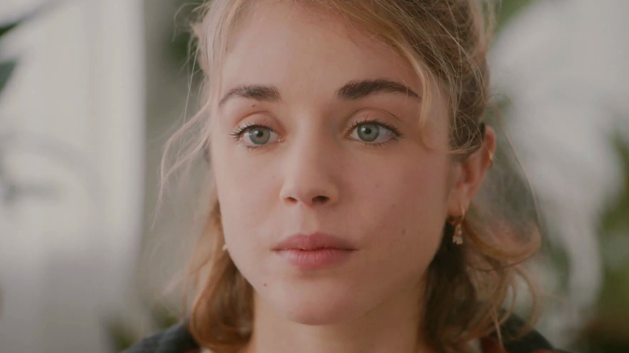 Наваждение Джули — Русский трейлер (2021) смотреть онлайн