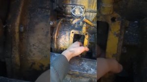 снимаю пускач с бульдозера Т-130 для замены сцепления