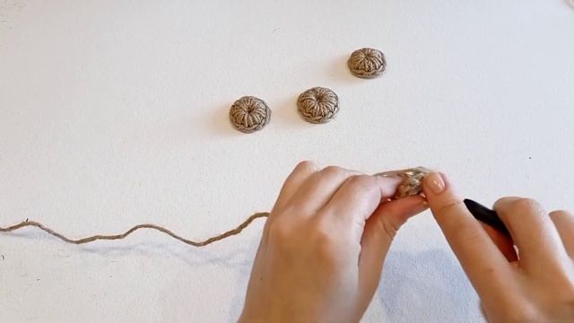 Зачем покупать, если можно связать! Декоративная пуговица крючком. смотреть онлайн