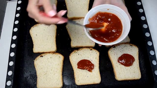 Горячие бутерброды с фаршем, кабачком и МЕГАтянущимся сыром