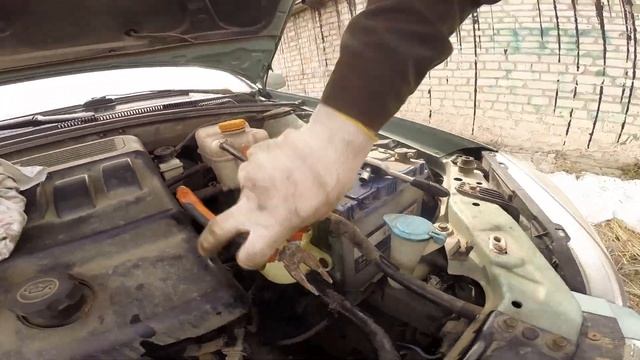 КАК ПОМЕНЯТЬ МАСЛО ГУРа, ЗАМЕНА бачка гура и масла лачетти ( chevrolet lacetti ) смотреть онлайн