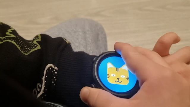 Часы ELARI KidPhone 4GR с Алисой смотреть онлайн