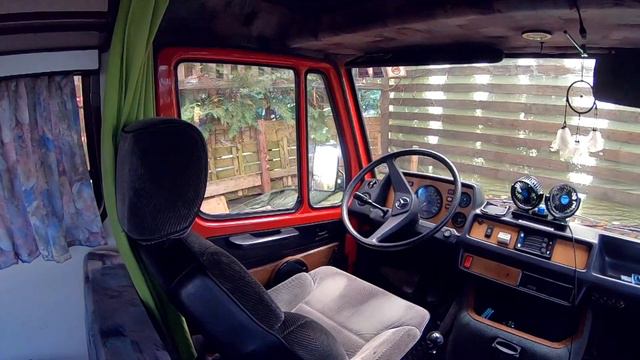 Mercedes Benz 207D 1984 смотреть онлайн