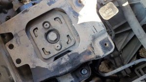 Устранение вибрации и шума Ford Focus 2. Замена опор двигателя.